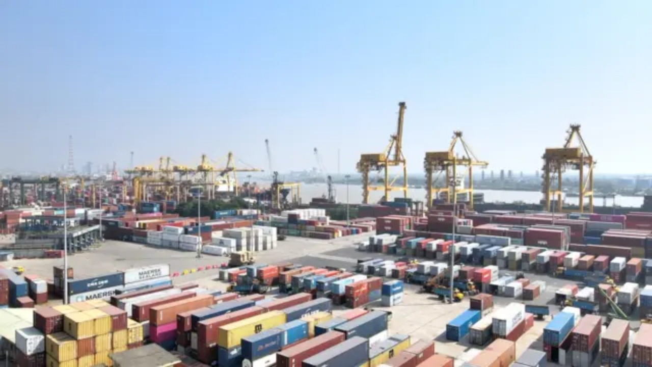 “রাজনৈতিক ছত্রছায়ায় সিএনএস সাম্রাজ্য: টোল, বন্দর ও প্রকল্পে হাজার কোটি টাকার অনিয়মের অভিযোগ”