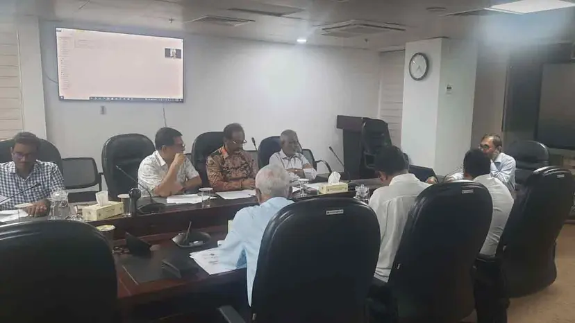 ভাড়া বাড়াতে বৈঠকে বসেছে বাস মালিক ও বিআরটিএ