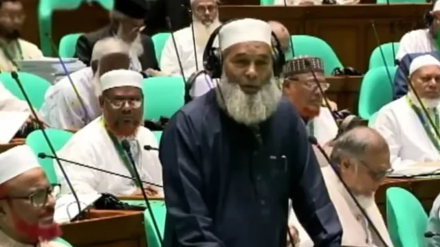 সংসদে প্রবেশের সময় মাথা ঝুঁকিয়ে সম্মান দেখানোতে আপত্তি জামায়াত এমপির